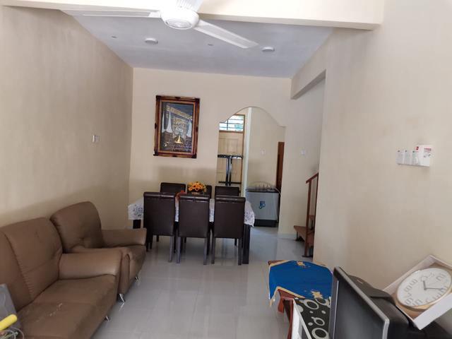 Jualan Harga Runtuh