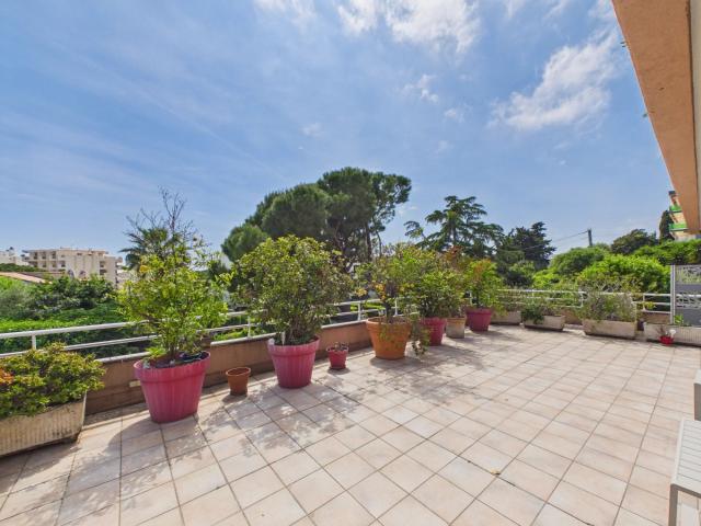 Juan Les Pins Antibes Spacieux 4 pièces avec grande terrasse. 103m² Juan les Pins