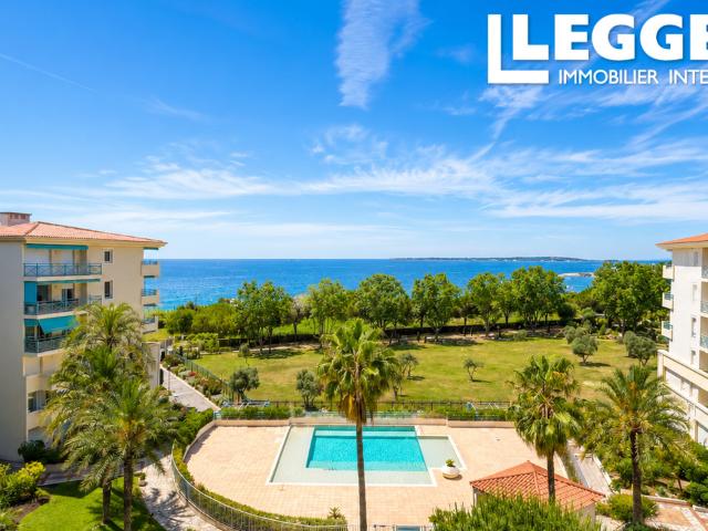 Juan les Pins appartement de deux pièces en dernière étage avec vue mer