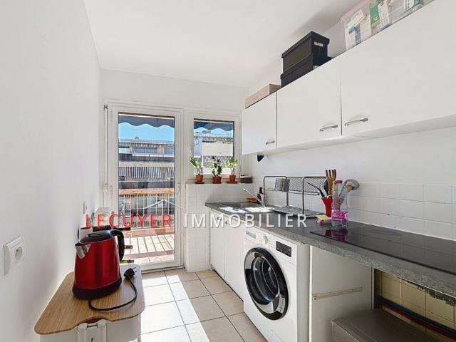 Juan les pins Bd wilson 3 pieces avant dernier etage Sejour