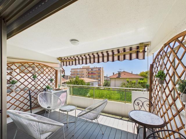 Juan Les Pins Bijou Plage – Studio Rénové De 32 m² Avec Terr. 33m² Juan les Pins