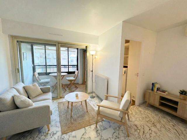 Juan les Pins – Center Bay– Résidence de grand standing avec gardien, Face mer
