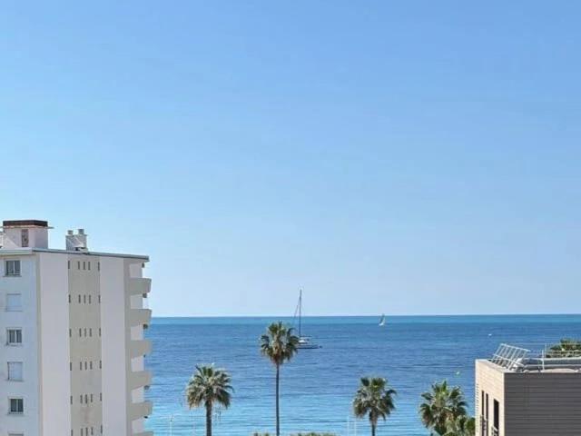 Juan les Pins Centre Dernier étage avec vue mer