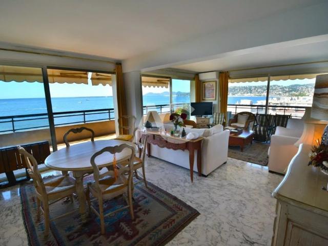 JUAN LES PINS FACE MER DOUBLE GARAGE
