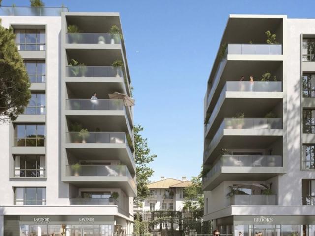 JUAN LES PINS FRONT MER APPARTEMENT 99 M2
