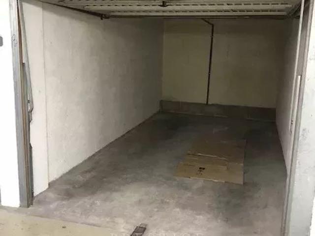 Juan Les Pins, Garage fermé 11.75m² A LOUER