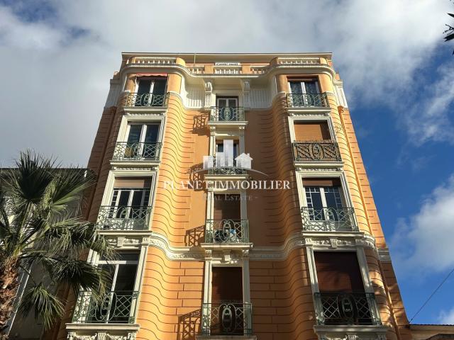 JUAN LES PINS LOCAL DE STOCKAGE
