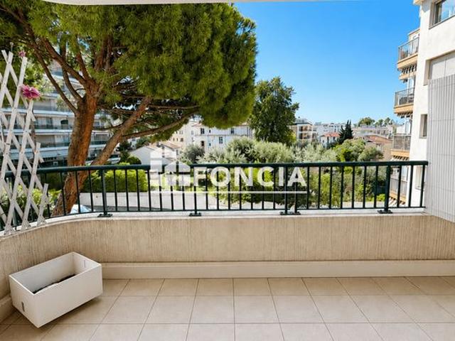 Juan les pins, proximite gare et pinede