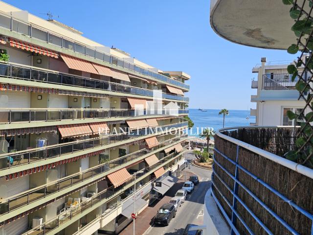 JUAN LES PINS STUDIO ENTIEREMENT RENOVE PROCHE PLAGE