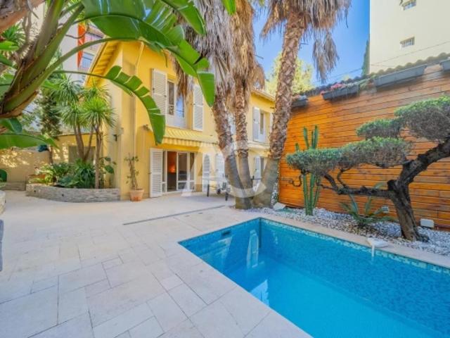JUAN LES PINS VILLA INDIVIDUELLE PLEIN CENTRE