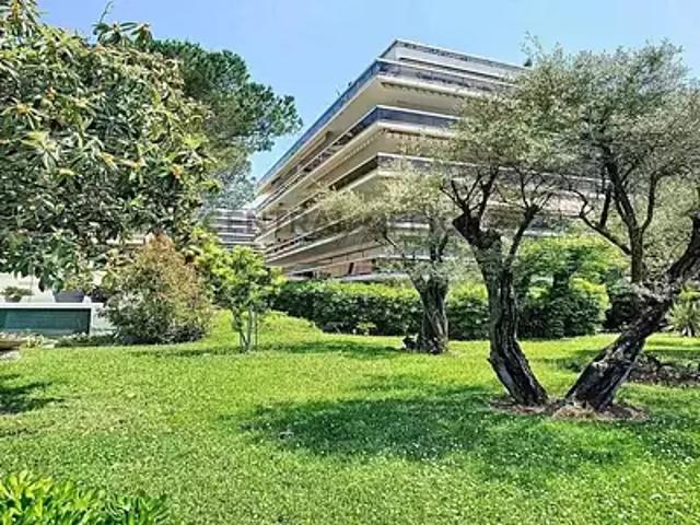 Juan les Pins 06160 Achat / Vente appartement 1 pièce t1 piscine