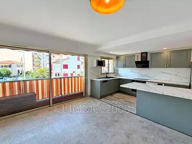 Juan les Pins 06160 Achat / Vente appartement 2 pièces t2 terrasse