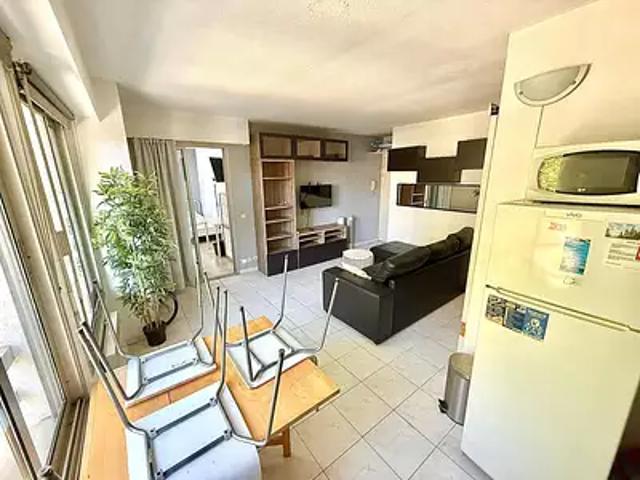 Juan les Pins 06160 Location appartement 1 pièce t1 terrasse
