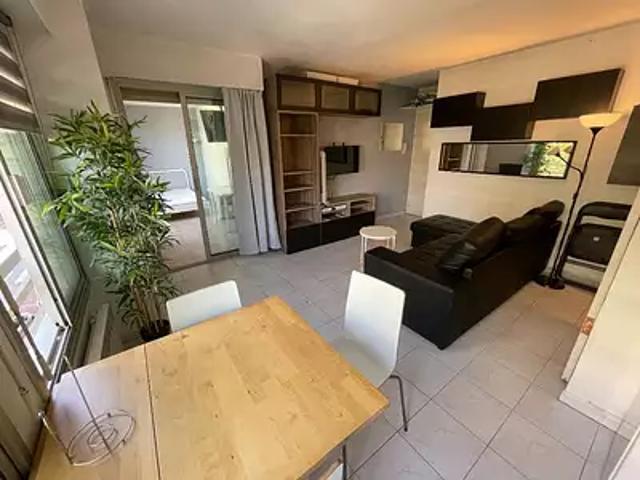 Juan les Pins 06160 Location appartement 1 pièce t1 terrasse