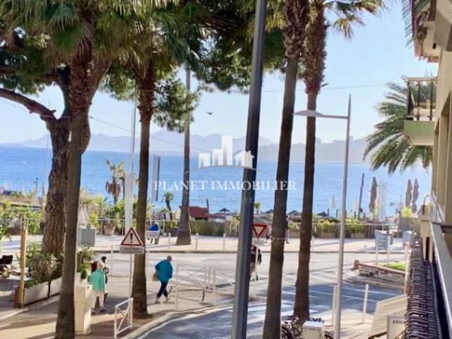 JUAN LES PINS 3 PIECES DEUX TERRASSES ET VUE MER