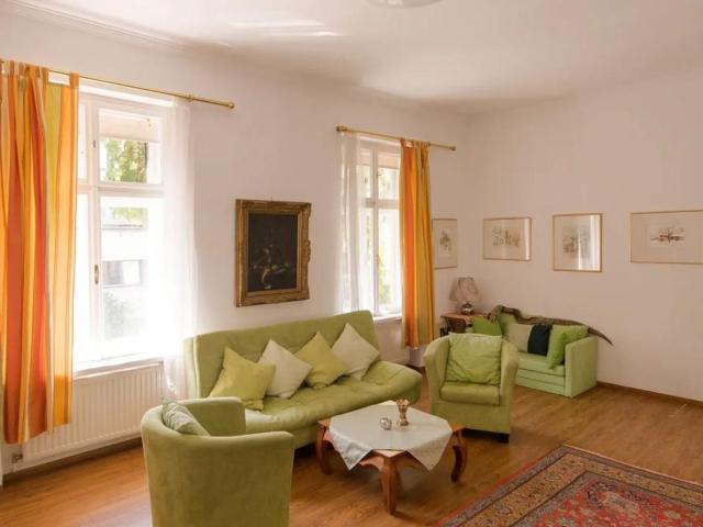 JUGENDSTILVILLA mit PRACHTGARTEN in DORNBACH