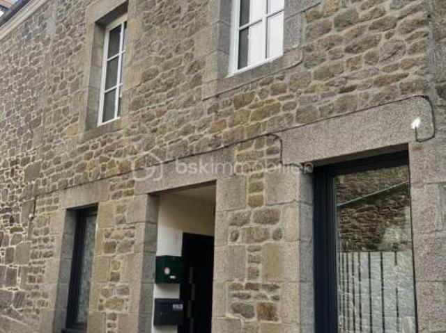 JUGON LES LACS – Duplex entièrement rénové – Cœur de ville – Clé en Main