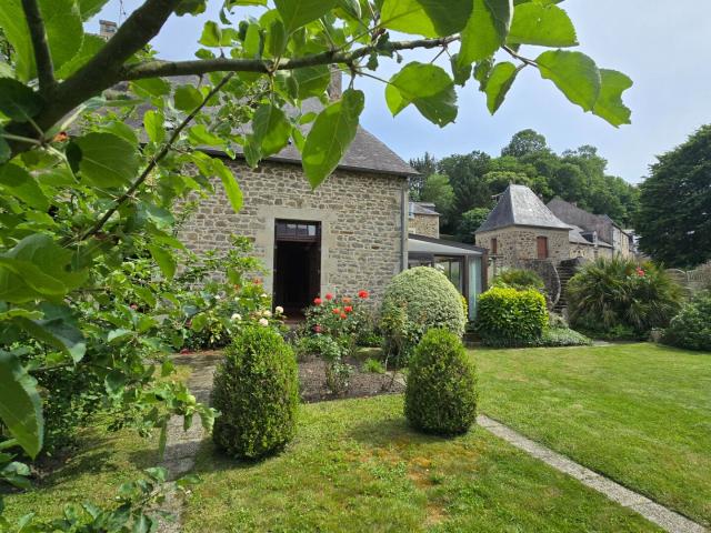 Jugon les Lacs Elégante maison de bourg et ravissant jardi. 160m² Jugon les Lacs