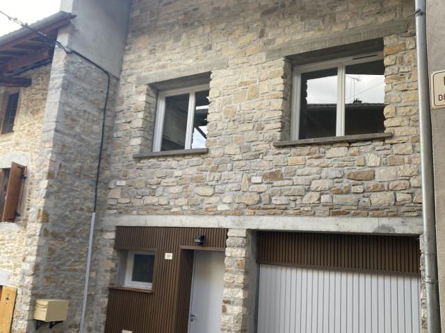 JUJURIEUX Belle maison de ville de 61,80 m² sur 3 niveau type T3 avec chambre, bureau et garageJujurieux 01640