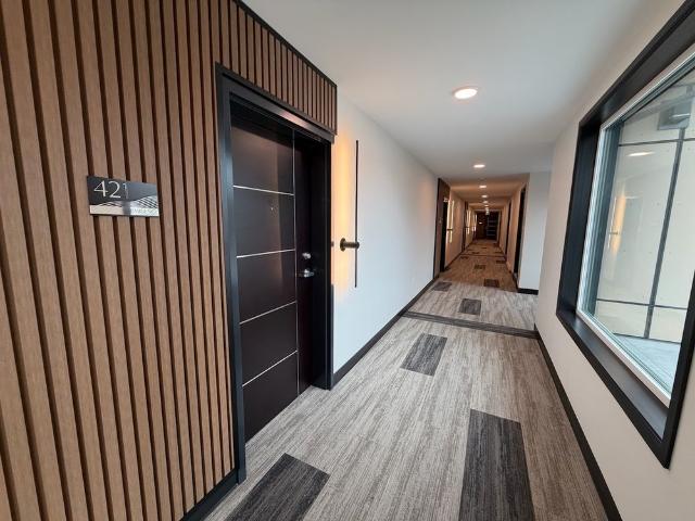 July 1st: 1 bed, 1 bath Top Floor – Clifton