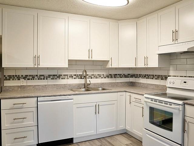 July 1st Modern Newly Renovated 2 Bedroom Apt Century Park