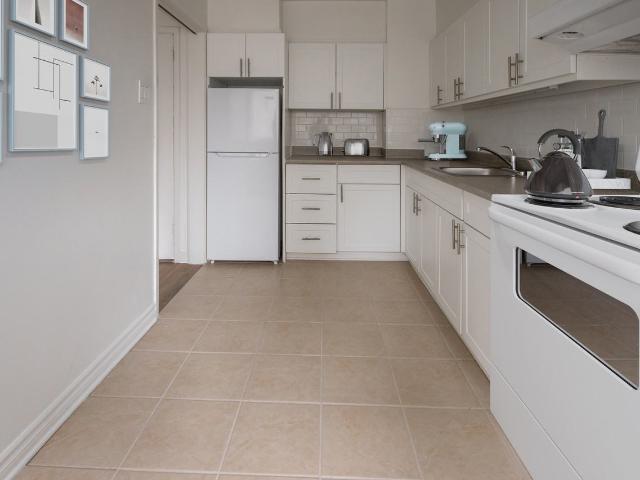 Juliana Apartments Studio Apartment for Rent at 100 Bronson Ave, Ottawa, ON K1R 6G8 Lebreton
