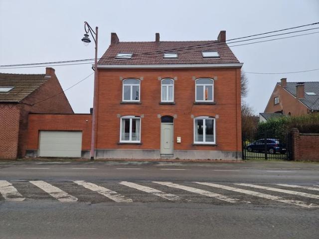 JURBISE Maison 8 Chambres avec Garage, Terrasse & Jardin