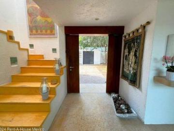 Juriquilla Casa de segunda mano, 3 recamaras, área de TV. VENTA