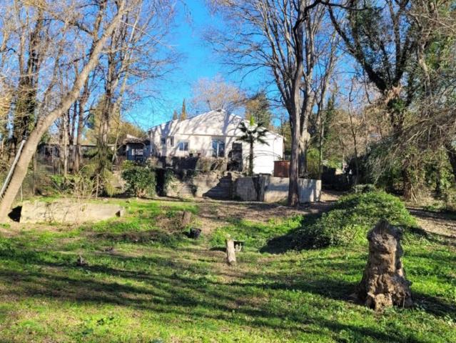 Just a few minutes from a pretty village with all amenities. 90m² Cazouls lès Béziers
