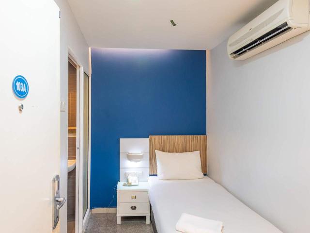 Just a walk to Subang LRT Station Furnished Single Room for Rent at SS15