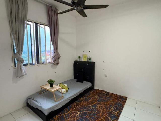 Just Bring Your Bags! Room for Rent @ Vista Alam