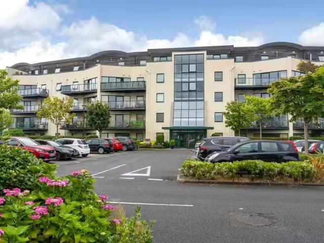 Unique Apartment 232, Compass, Seabourne View, Charlesland, Gr.