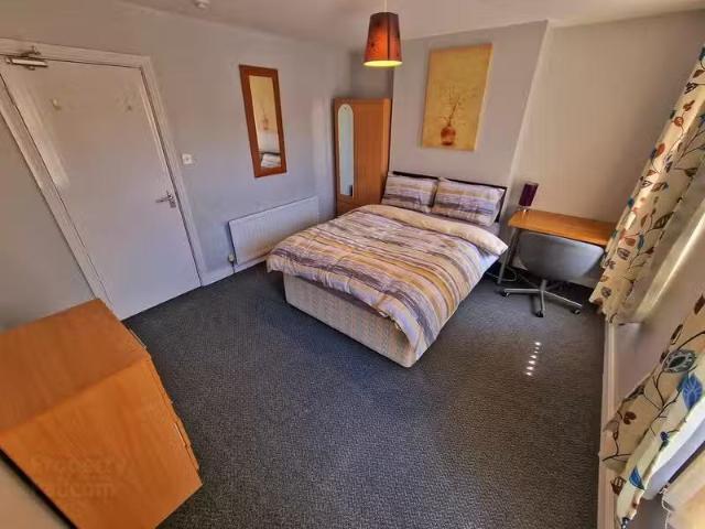 Deal! House For Rent, 61 Surrey St