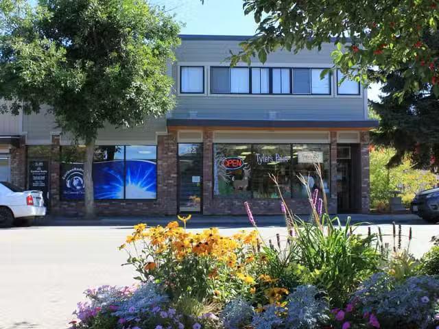 Cozy Retail for lease in 100 Mile House, 100 Mile House, 2 255.
