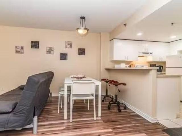 Deal! 1 BR Rue Sainte Élisabeth