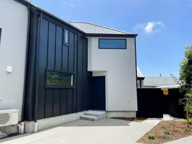 Deal! 2 BR 16 Kipax Place, Riccarton, NZ 8041 Townhouse for.