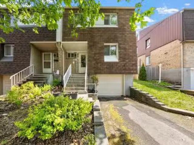 Charming 2 BR 50 Av. De Portsmouth, Pointe Claire, QC, H9R 5T4.