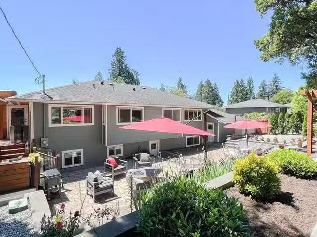 For Rent! 2 BR House for rent in West Vancouver, West Vancouve.