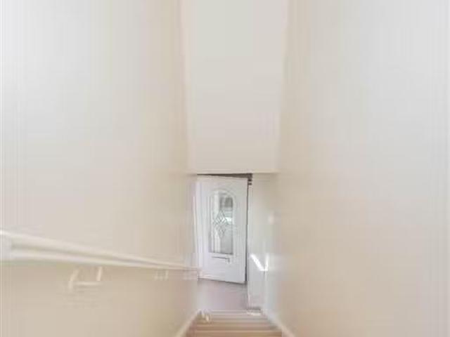 For Rent! 2 Grange Hill