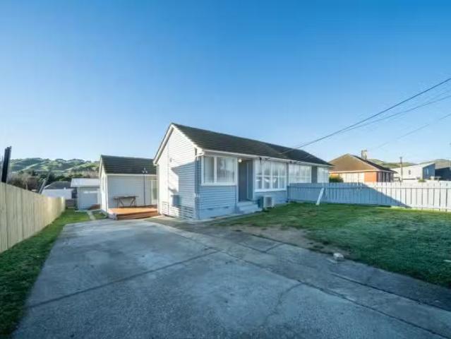 Cozy 4 BR Versatile Family Living with Bonus Standalone Sleepo.