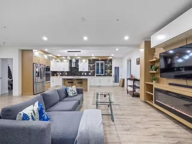 Just in! 5 BR House for rent in Maple Ridge, Maple Ridge, Uppe.