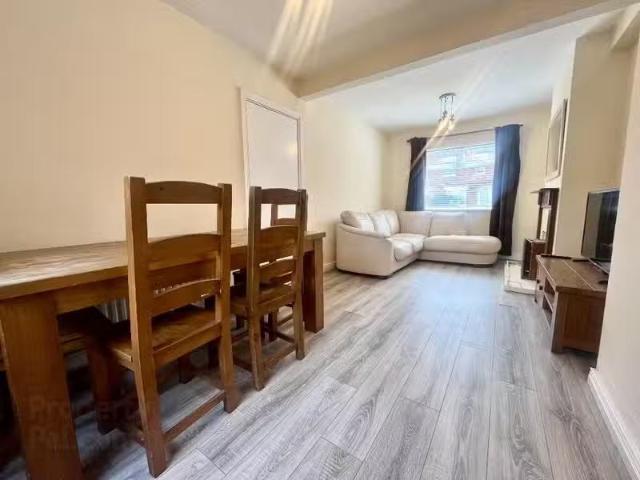 Deal! 7 Ava Gardens
