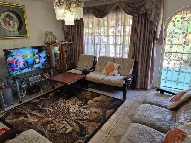 Just listed! For sale 3 bedroom family home in woodlands