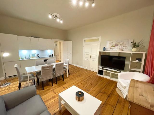 Just refurbished luxury 70 sqm two bathrooms, two bedrooms flat located in Charlottenburg, Berlin, Berlin Amsterdam Apartments for Rent