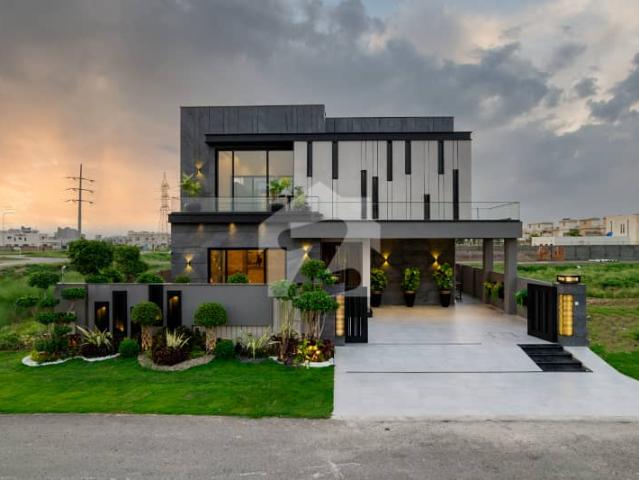 Just 1 Year Used 1 Kanal Modern Design Luxury House