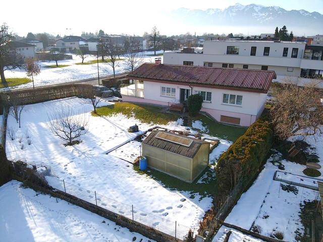 JUWEL: Bungalow mit riesigem Grundstück in sehr guter Lage Nahe der Frutz