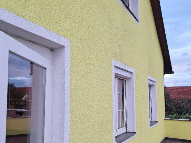 K3 Wunderschönes großes Wohnhaus mit großem Garten. Elegante und hochwertige Ausstattung. Ruhige Lage. Ab sofort beziehbar