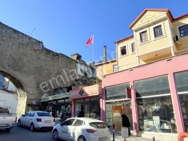 K.maraş Caddesinde Satılık İş Yeri bina 2013 Yılında Yenilenmiş