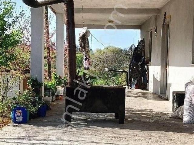 Kınık Büyüoba 'da 800 M2 Tarla İçinde 2+1 Satılık Köy Evi