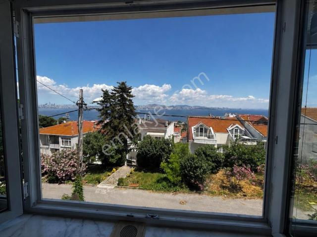 Kınalı Ada'da Satılık Panoramik Deniz Manzaralı Müstakil Ev